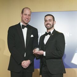 El Príncipe Guillermo y Yusuf Ben-Tarifite, uno de los ganadores el Diana Award 2024