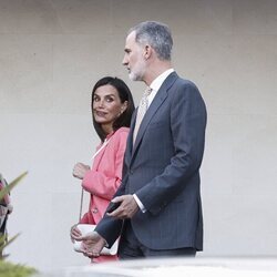 Los Reyes Felipe y Letizia visitan a la Reina Sofía en el hospital tras ser ingresada por una infección