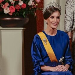 La Reina Letizia con la Tiara Rusa, el broche y los pendientes de pasar en la cena de gala por su Visita de Estado a Países Bajos