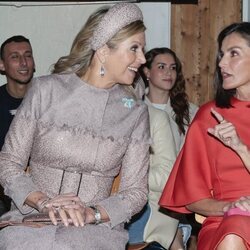 La Reina Letizia y Máxima de Holanda hablando en LAB6 en la Visita de Estado de los Reyes de España a Países Bajos