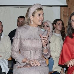 Máxima de Holanda y la Reina Letizia hablando en la Visita de Estado de los Reyes de España en Países Bajos