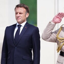 Emmanuel Macron y Carlos III en el 80 aniversario del Desembarco de Normandía