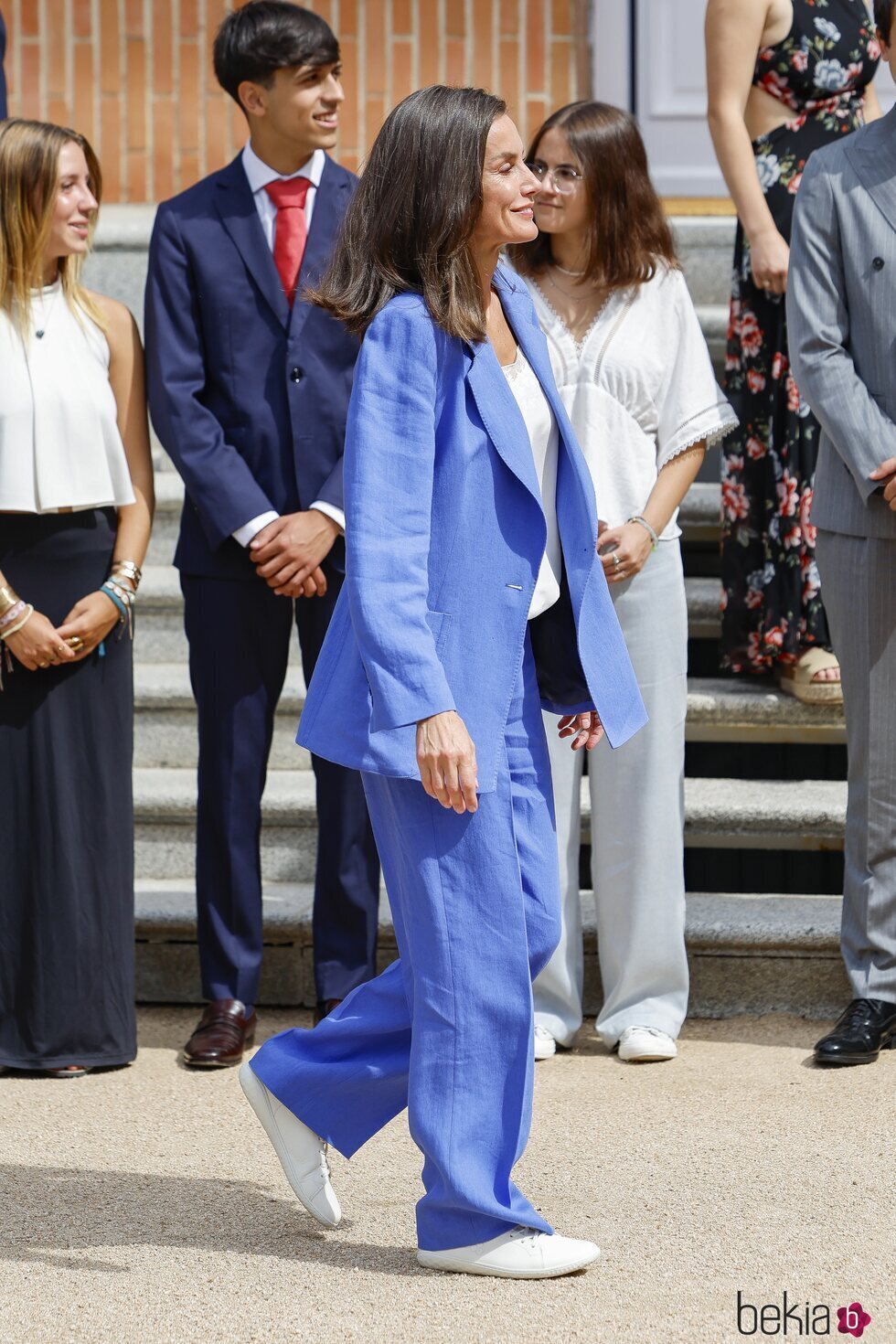 La Reina Letizia con zapatillas blancas en la audiencia al Patronato de la Fundación Comité Español de los Colegios del Mundo Unido, Patrocinadores y Alumn