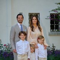 Carlos Felipe y Sofia de Suecia y sus hijos en el 47 cumpleaños de Victoria de Suecia