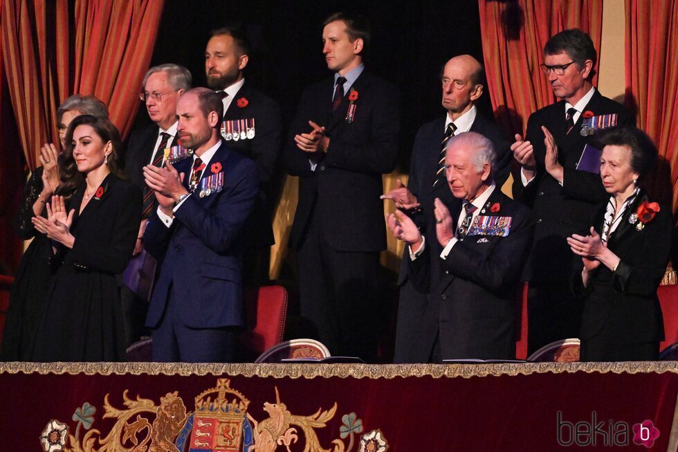 Kate Middleton, el Príncipe Guillermo, el Rey Carlos III y la Princesa Ana en el Festival Anual del Recuerdo de la Legión Real Británica 2024