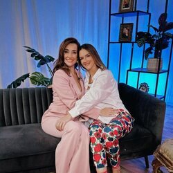 Adara Molinero y su madre Elena Rodríguez muy cariñosas en 'En las mejores familias'