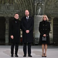 Emmanuel y Brigitte Macron con el Príncipe Guillermo en la reapertura de la Catedral de Notre Dame de París