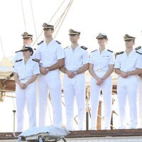 La Princesa Leonor en Tenerife con sus compañeros guardiamarinas en su primera parada en el Elcano
