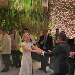 Nicolás de Grecia y Chrysi Vardinoyannis bailando en su boda