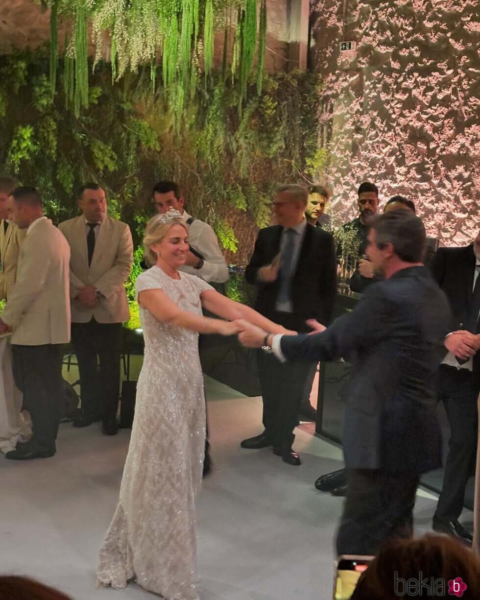 Nicolás de Grecia y Chrysi Vardinoyannis bailando en su boda