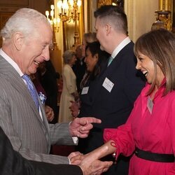 El Rey Carlos III, muy animado en una recepción a medios de comunicación en Buckingham Palace