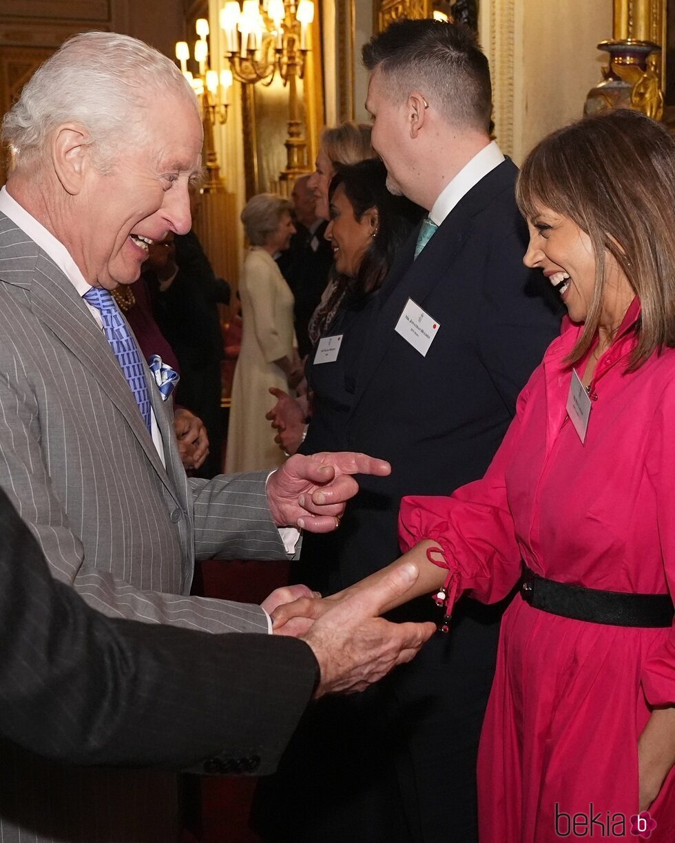 El Rey Carlos III, muy animado en una recepción a medios de comunicación en Buckingham Palace
