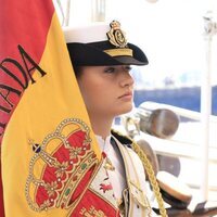 La Princesa Leonor como abanderada en la jura de bandera de españoles residentes en Uruguay en el Elcano en Montevideo