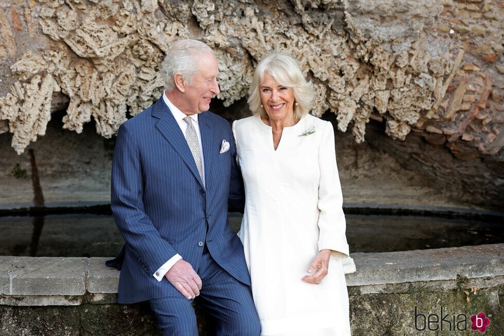 Los Reyes Carlos y Camilla, muy felices y enamorados en su 20 aniversario de boda