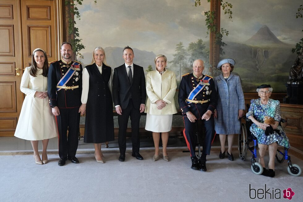 Ingrid Alexandra de Noruega en la primera Visita de Estado en la que participa con el resto de la Familia Real Noruega en el recibimiento a la Presidenta d