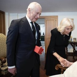 Los Reyes Carlos y Camilla visitan al Papa Francisco en un momento de su Visita de Estado a Italia