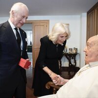 Los Reyes Carlos y Camilla visitan al Papa Francisco en un momento de su Visita de Estado a Italia