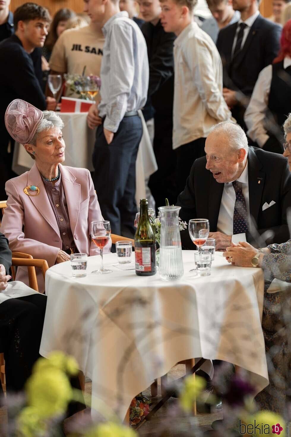 Los Condes Ingolf y Sussie de Rosenborg en el 18 cumpleaños de Isabella de Dinamarca en Aarhus