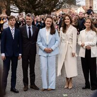Isabella de Dinamarca en la celebración de su 18 cumpleaños en Aarhus con sus padres y sus hermanos Vicent y Josephine