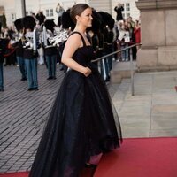 Isabella de Dinamarca a su llegada a la celebración de su 18 cumpleaños en el Teatro Real de Copenhague