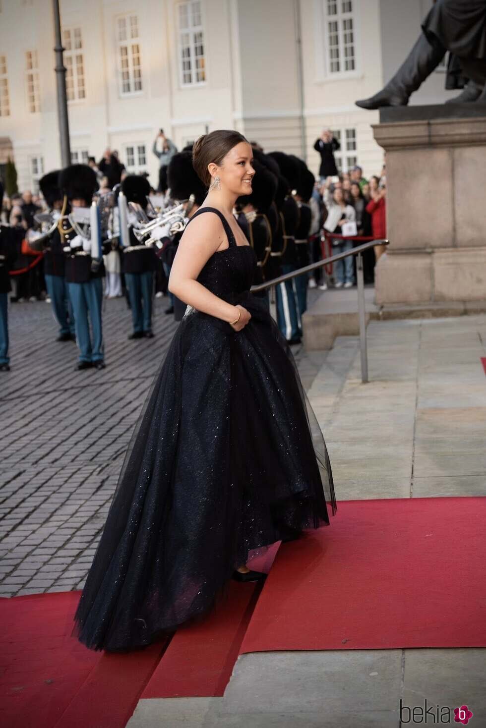 Isabella de Dinamarca a su llegada a la celebración de su 18 cumpleaños en el Teatro Real de Copenhague