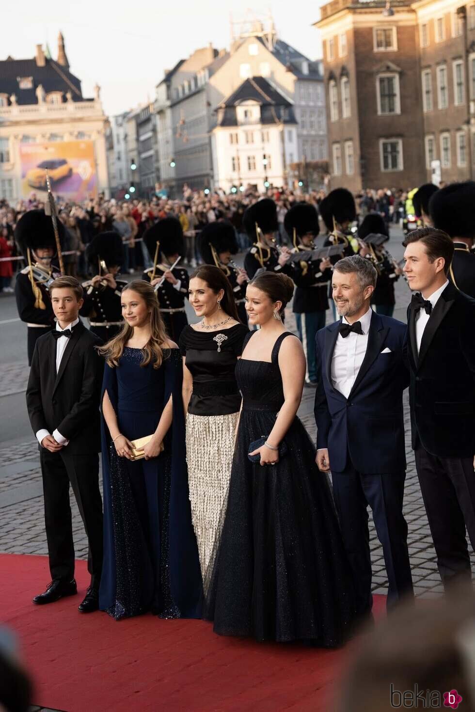 Isabella de Dinamarca en la celebración de su 18 cumpleaños con sus padres y sus hermanos en Copenhague