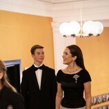 Mary de Dinamarca y su hijo Vincent de Dinamarca en el 18 cumpleaños de Isabella de Dinamarca en Copenhague