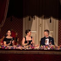 Isabella de Dinamarca en la celebración de su 18 cumpleaños con sus padres en el Teatro Real de Copenhague