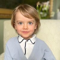 Julian de Suecia en un posado por su 4 cumpleaños