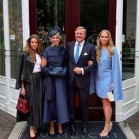 Guillermo Alejandro y Máxima de Holanda y sus hijas Amalia y Alexia de Holanda en el Día del Rey 2025 en Doetinchem