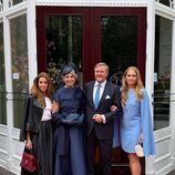 Guillermo Alejandro y Máxima de Holanda y sus hijas Amalia y Alexia de Holanda en el Día del Rey 2025 en Doetinchem
