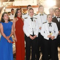 La Reina Letizia, la Princesa Leonor y demás invitados en la recepción ofrecida en el Elcano en Panamá