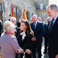La Reina Letizia, muy atenta con Dolores Font, hija de una de las víctimas de Mauthausen