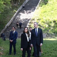 Los Reyes Felipe y Letizia en la cantera de Wiener Graben y la 'escalera de la muerte' en Mauthausen