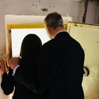 Los Reyes Felipe y Letizia, cómplices y cariñosos en Mauthausen