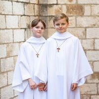 Jacques y Gabriella de Mónaco en su Primera Comunión