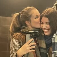 La Princesa Leonor da un beso a la Infanta Sofía en un selfie