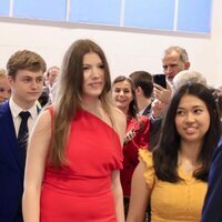 La Infanta Sofía con sus compañeros en su graduación en el UWC Atlantic College de Gales