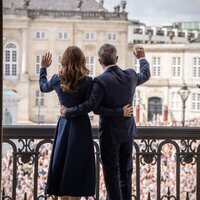 Federico y Mary de Dinamarca, agarrados en el 57 cumpleaños de Federico de Dinamarca