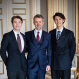 Federico de Dinamarca y sus sobrinos Nikolai y Felix de Dinamarca