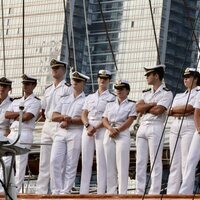 La Princesa Leonor a su llegada a Nueva York con sus compañeros guardiamarinas en el Juan Sebastián de Elcano