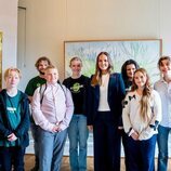 Ingrid Alexandra de Noruega con los asistentes a una audiencia con el Panel Infantil sobre el Clima