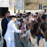 La Princesa Leonor saludando a la gente tras recibir la Medalla de Oro de Galicia