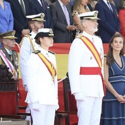Los Reyes Felipe y Letizia, la Princesa Leonor y la Infanta Sofía en el acto en el que la Princesa Leonor recibió la Gran Cruz del Mérito Naval
