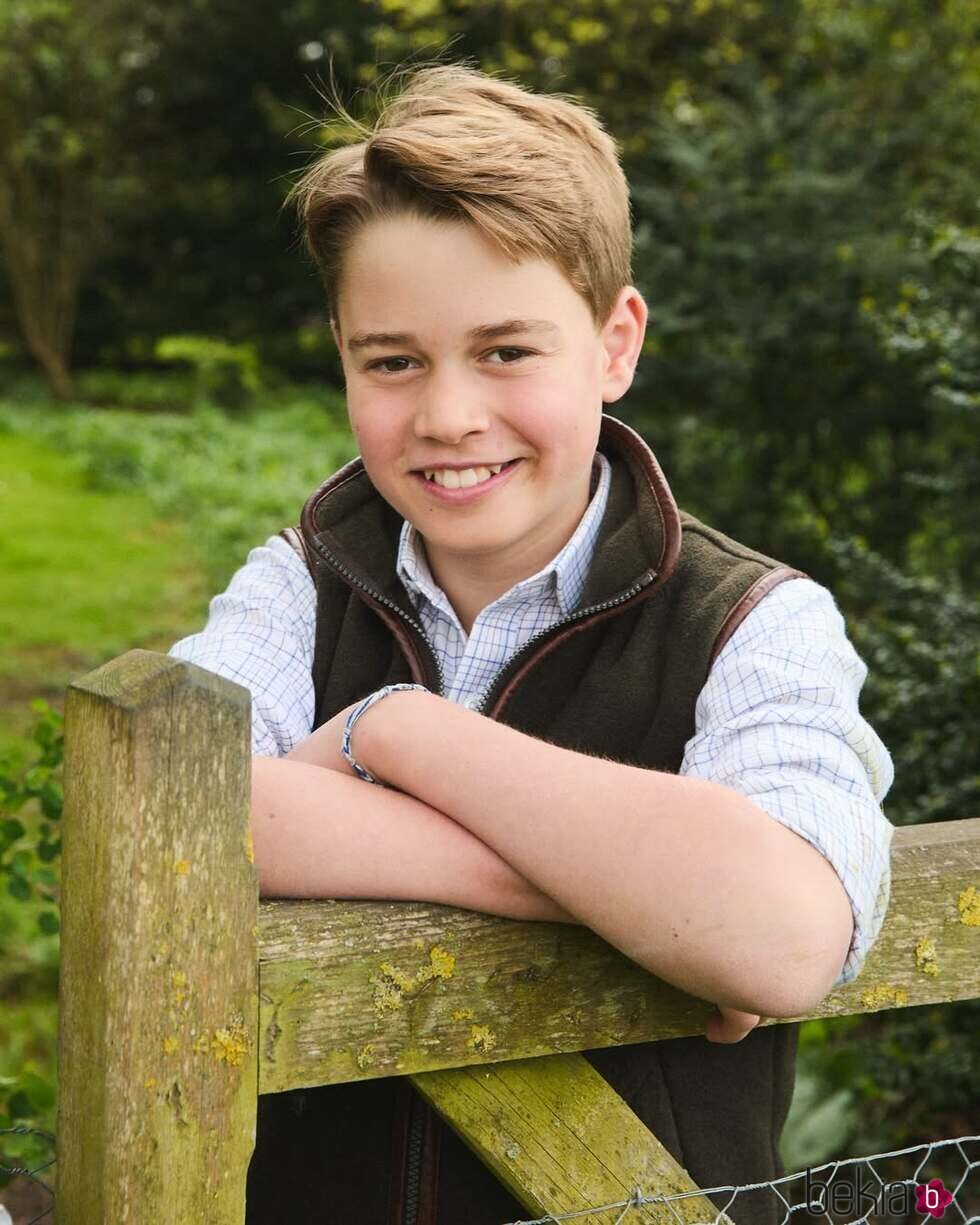 El Príncipe George estrena retrato por su 12 cumpleaños