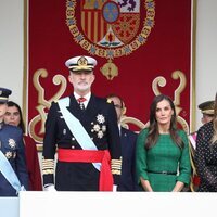 Los Reyes Felipe y Letizia, la Princesa Leonor y la Infanta Sofía presiden el desfile por el Día de la Hispanidad 2025