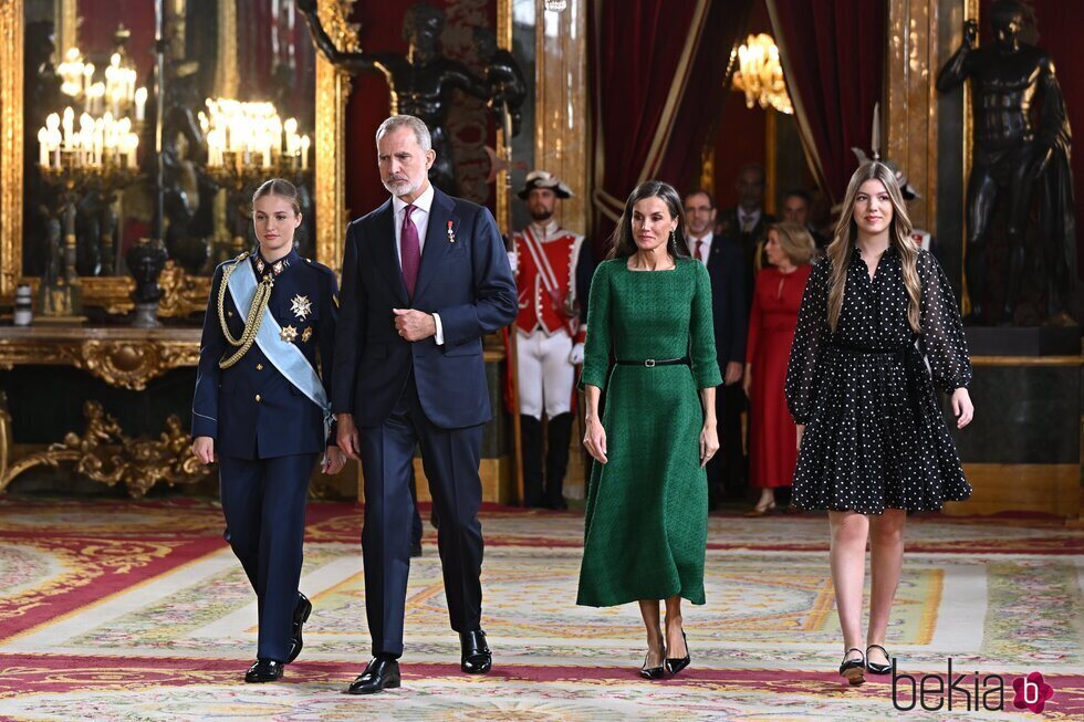 Los Reyes Felipe y Letizia con la Princesa Leonor y la Infanta Sofía llegando a la recepción por el Día de la Hispanidad 2025