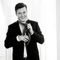 Christian de Dinamarca sonríe pícaro en una de sus fotos oficiales por su 20 cumpleaños