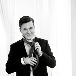 Christian de Dinamarca sonríe pícaro en una de sus fotos oficiales por su 20 cumpleaños