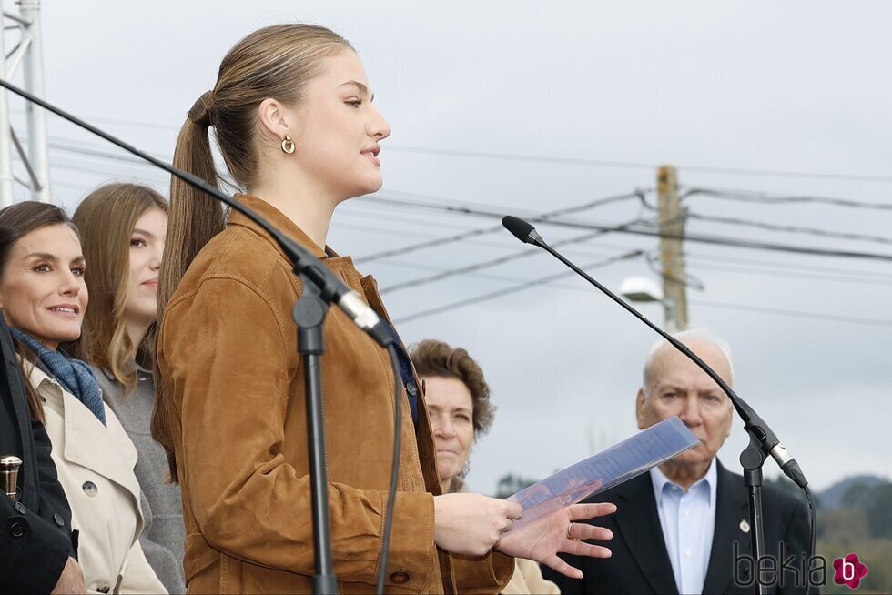 La Princesa Leonor dando su discurso en el Pueblo Ejemplar 2025